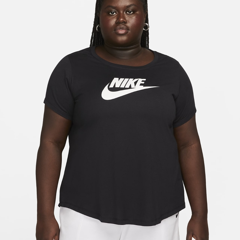 ✨️2/$20 Nike Essentials T-Shirt